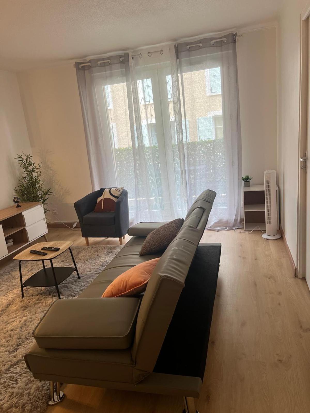 Champion Suites Sarcelles Ngoại thất bức ảnh