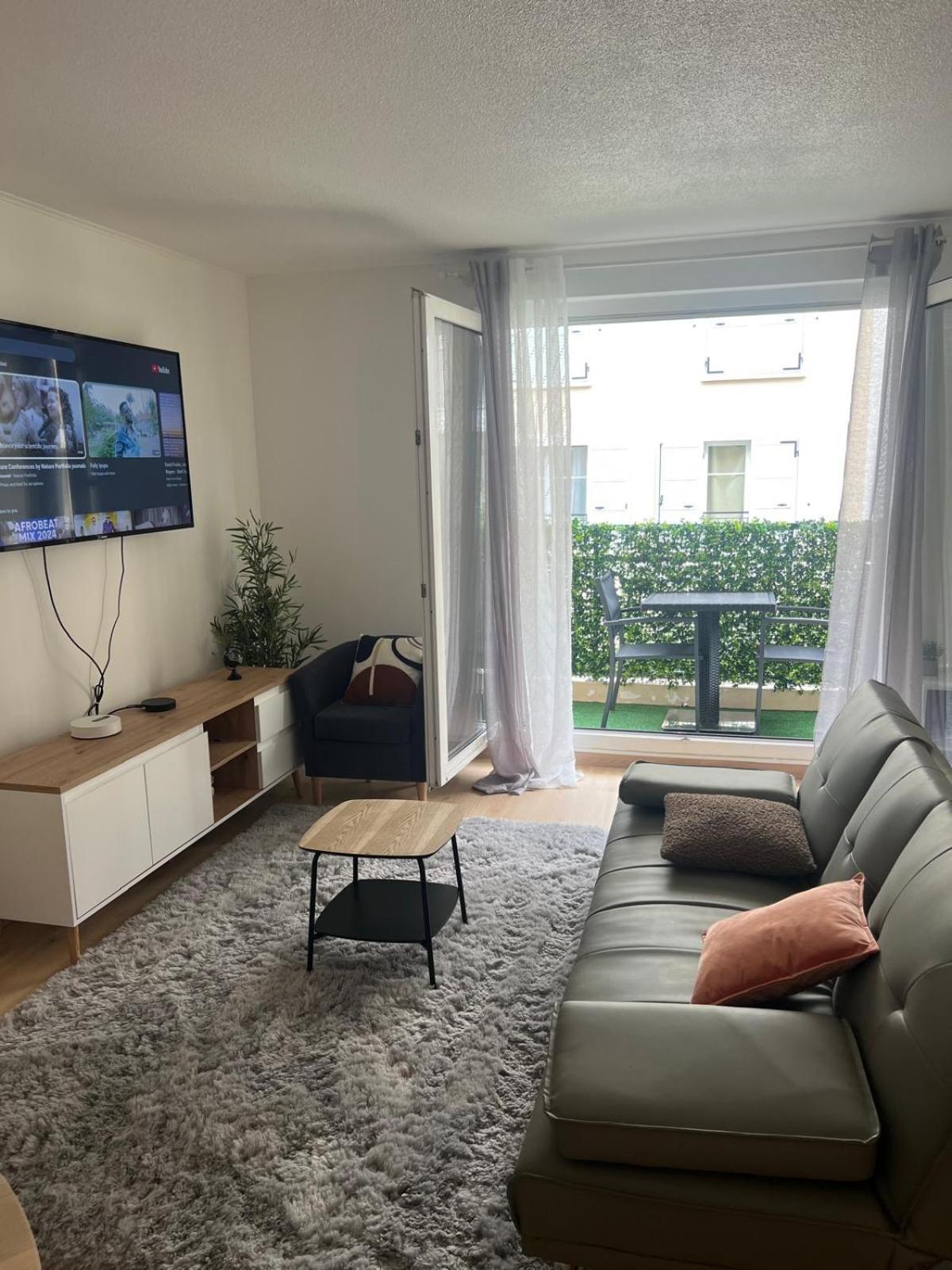 Champion Suites Sarcelles Phòng bức ảnh
